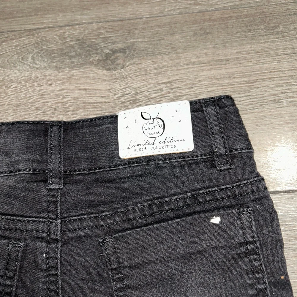 ⭐️NWOT 3 Pommes Black Denim Jean distressed Splattered Shorts with Pink Patch - Picture 6 of 7